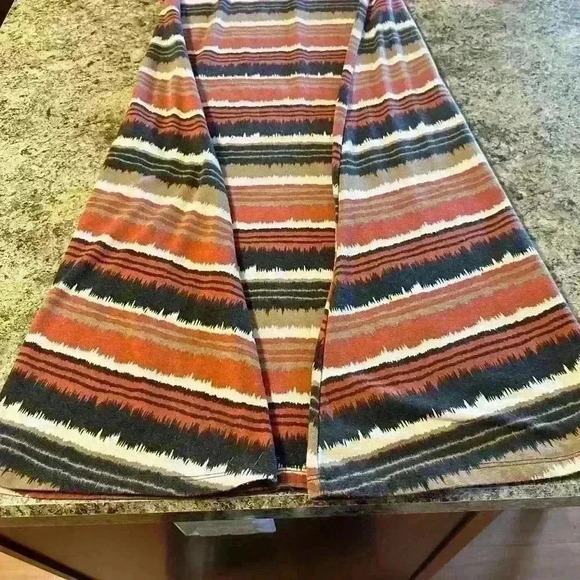 Roz & Ali A-Line Maxi Skirt. Small. Pull on. Aztec Pattern. EUC - Picture 6 of 9